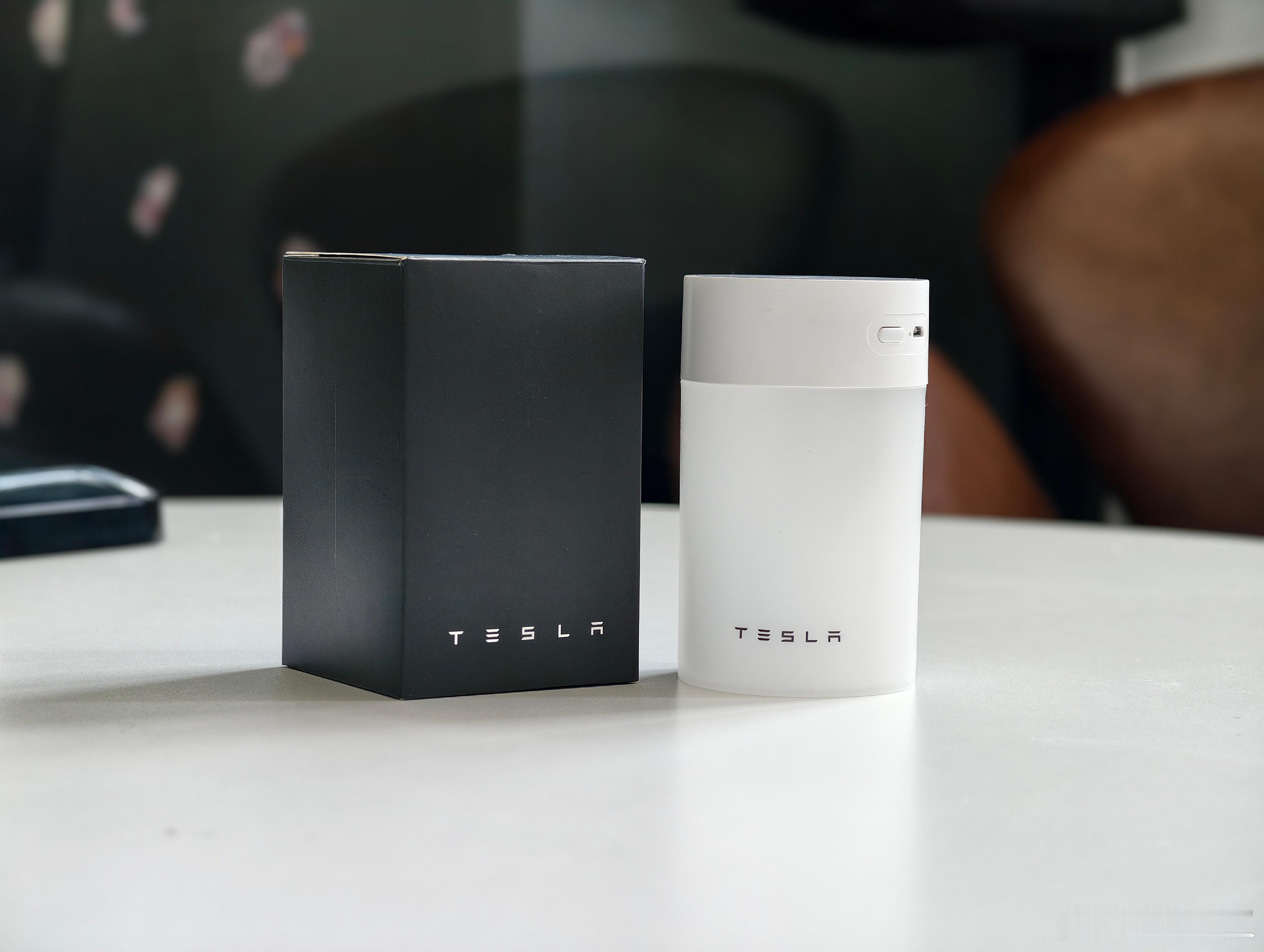 翻出来一个特斯拉的USB车载加湿器？看着应该是？点赞给抽了。中奖的朋友记得及