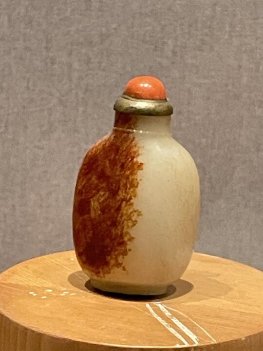 和田玉鼻烟壶，会不会有人质疑：皮是假的？