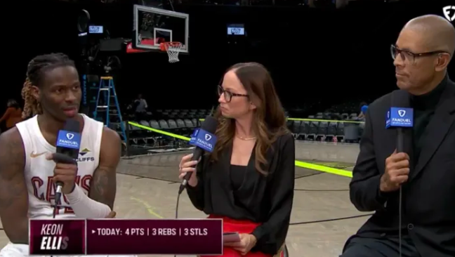 NBA常规赛，骑士106-102击败篮网。赛后骑士球员基恩-埃利斯接受了记者采