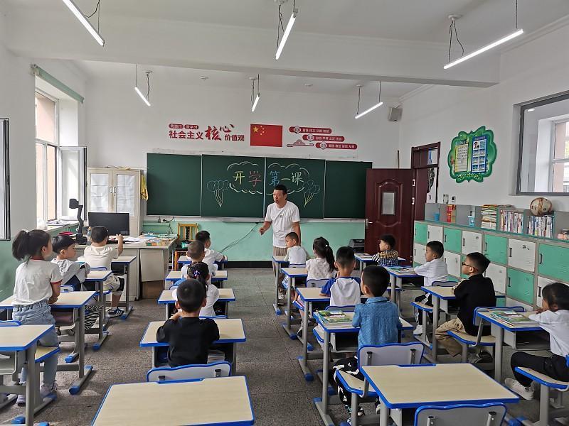 开学第一周的表现，决定了你这学期能不能站稳讲台。想让学生一学期服服帖帖，开学初这