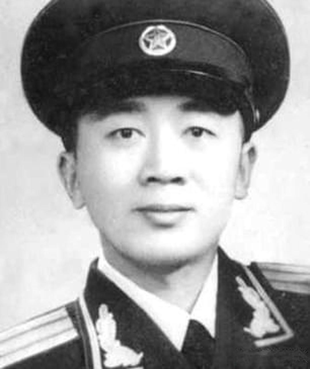 1942年，新四军电报科长叛变投敌。他把粟裕、谭震林的开会地点、行动路线，偷偷发