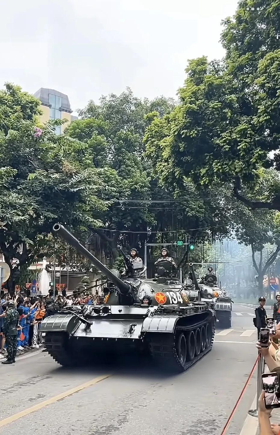 越南这种T54型坦克，开始秀肌肉登场了，这装备是处于我国军工什么水平呢？