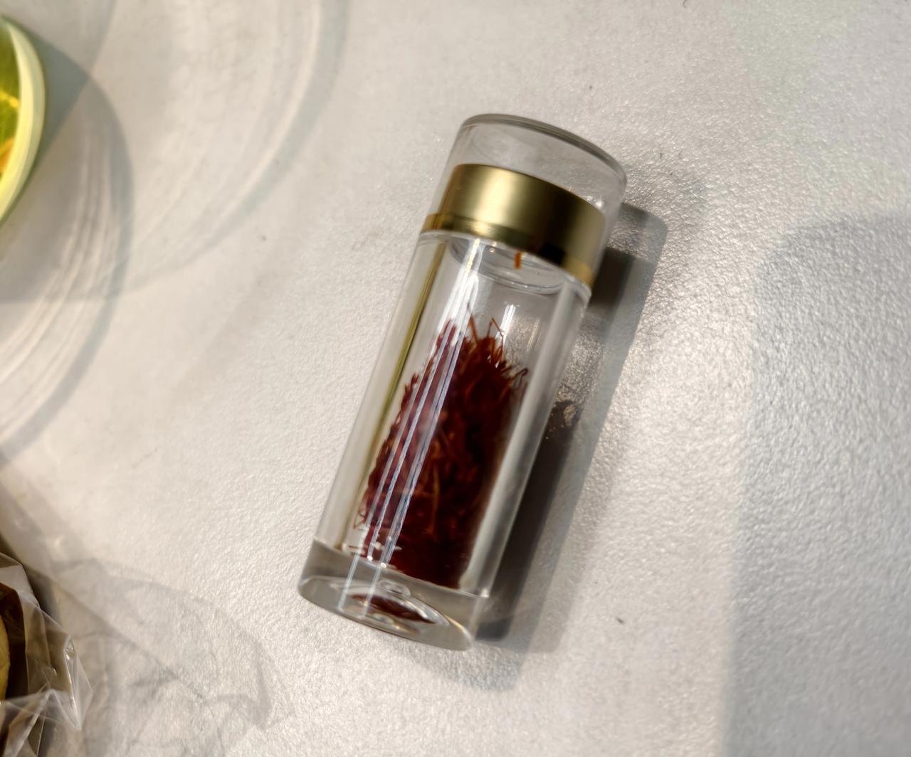 中医开了藏红花给我让我一天一瓶的量，用黄酒炖着吃[惊恐]我想来想去，不敢这么