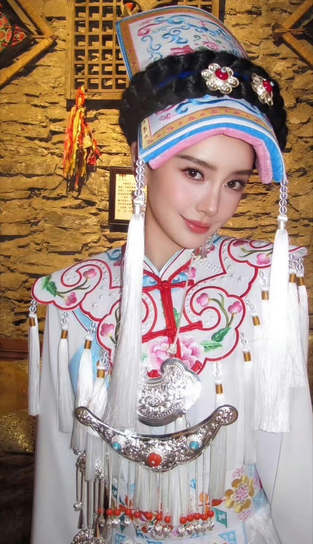 angelababy太美啦，好小的脸好精致的五官[doge]​​​