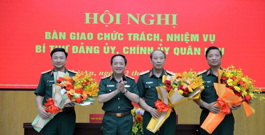 第四军区政委换人，权力这样交接---