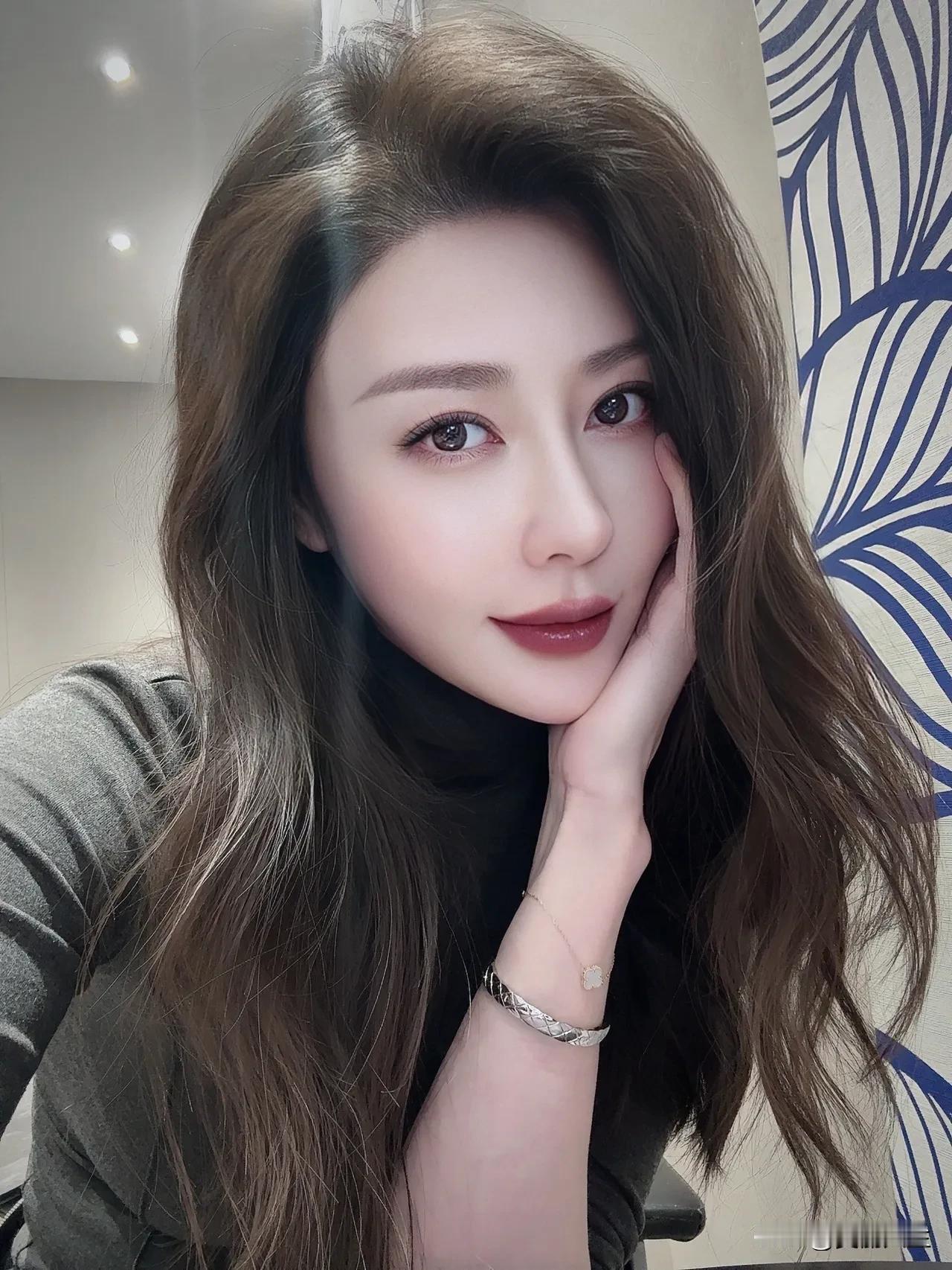 从今以后，我就珍惜两种人：一种是没有义务，却陪着我的人，一种是没有利益，却惦记我