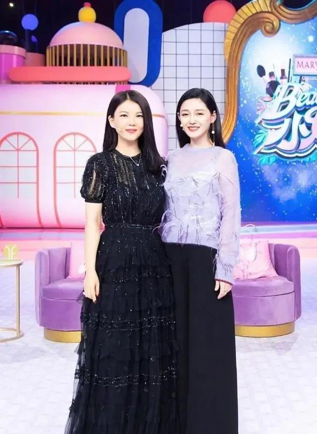 同庚殊途李湘与大S同龄，境遇迥异。大S已离世，李湘虽富态，亮相仍气场十足。她