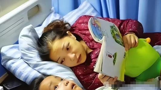 2014年，湖北周女士接受了自己7岁儿子的肾脏移植，最终得以重生，而她的儿子却不