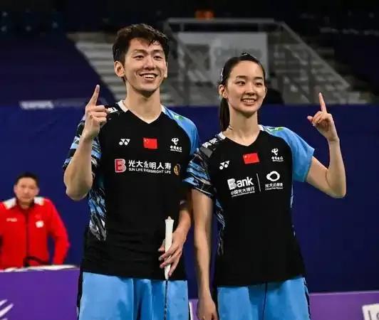 国羽遭遇硬仗!今天下午一点，超级1000印尼公开赛将迎来半决赛。国羽仅有五个球