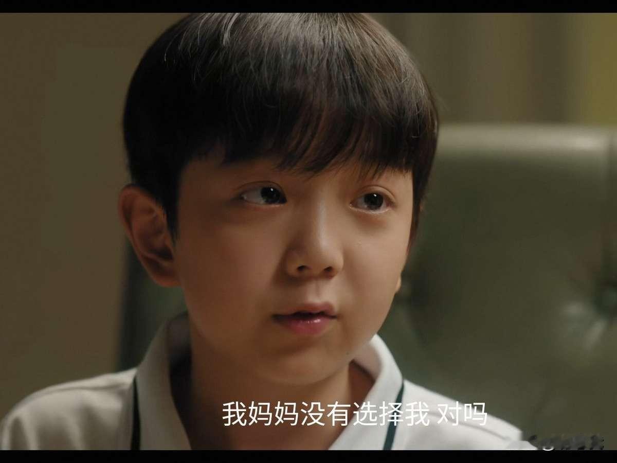 冯睿找到户口本，抽屉里却躺着母亲的阿尔兹海默症报告。准备一家三口去法国开始新生