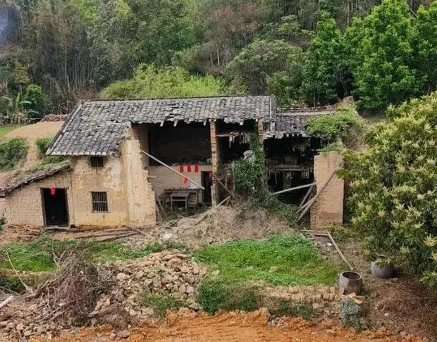 农村“沉睡宝藏”彻底苏醒！2026国家新政发钱，宅基地、承包地、自留山身价暴涨，