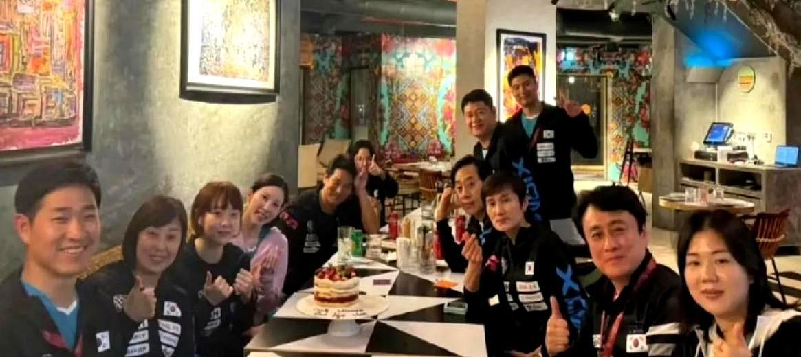 中国乒乓球队在多哈世乒赛斩获四冠准备飞回国内，在机场遇到韩国队，王楚钦又开始和他
