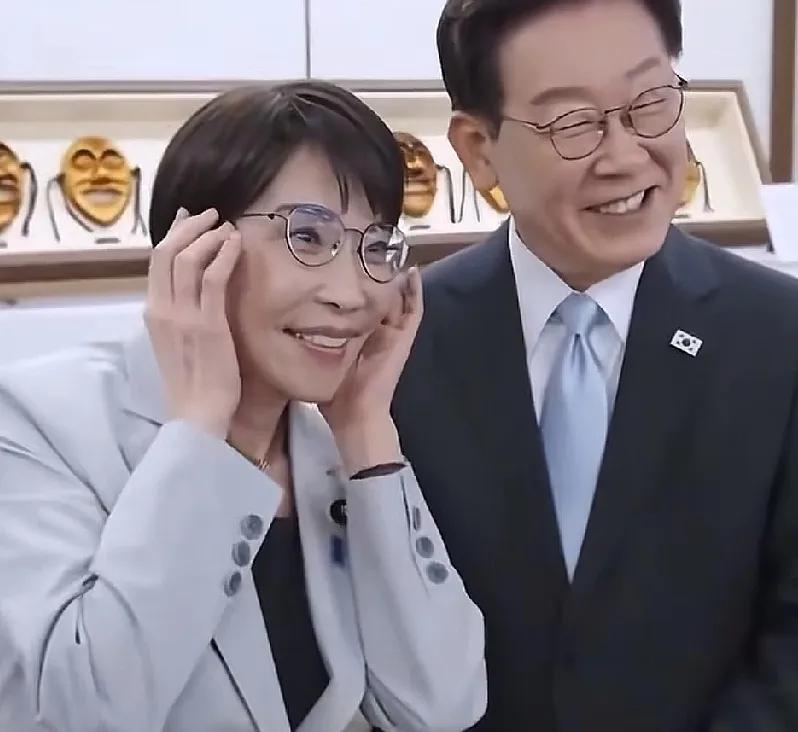 李在明汗流浃背了，高市来韩这一趟，简直是奔着破坏他和夫人金惠景感情来的，高市以首