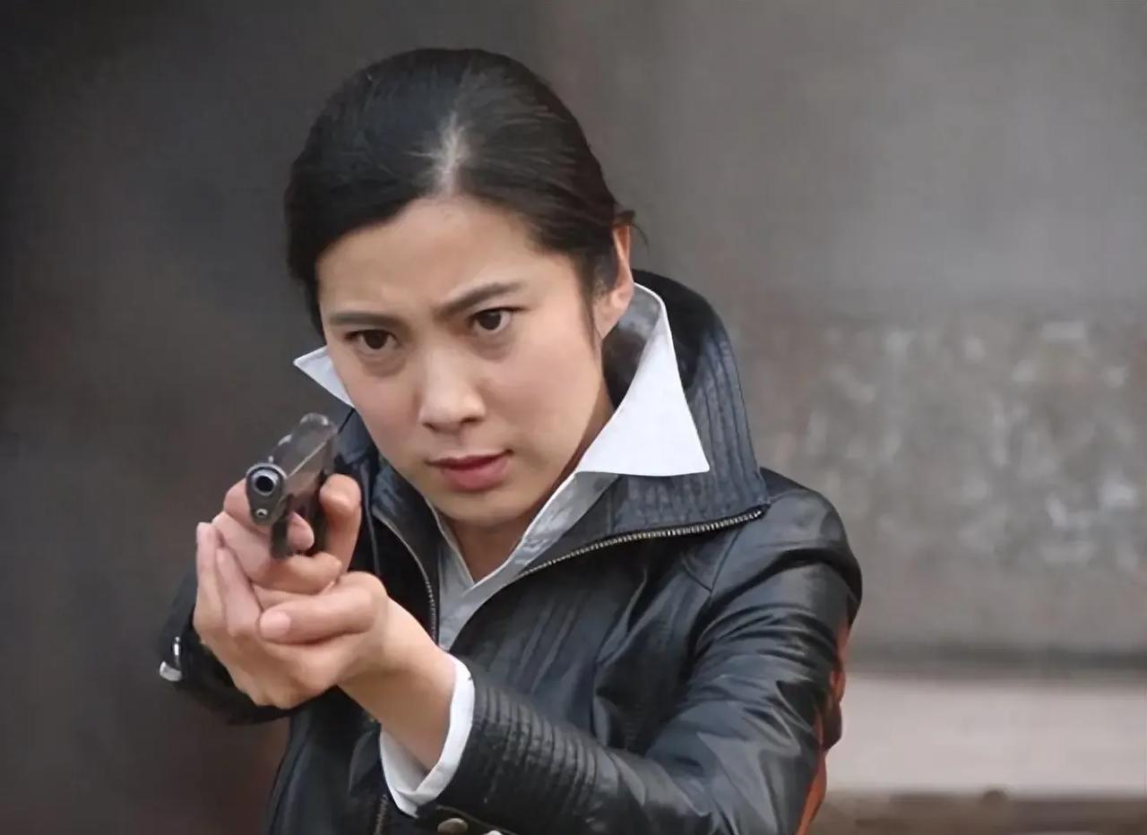还记得这位女演员吗？淡出荧幕多年后罕露面，44岁仍貌美如花，否认回老家卖烧烤近