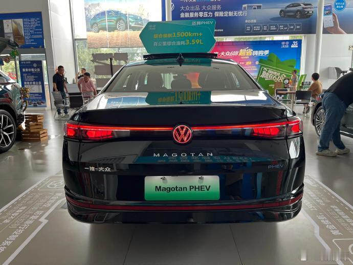 #黄金超混满电出发##一汽大众黄金超混重磅上市#一汽‑大众迈腾PHEV，德系插混家轿实力不俗，兼顾家