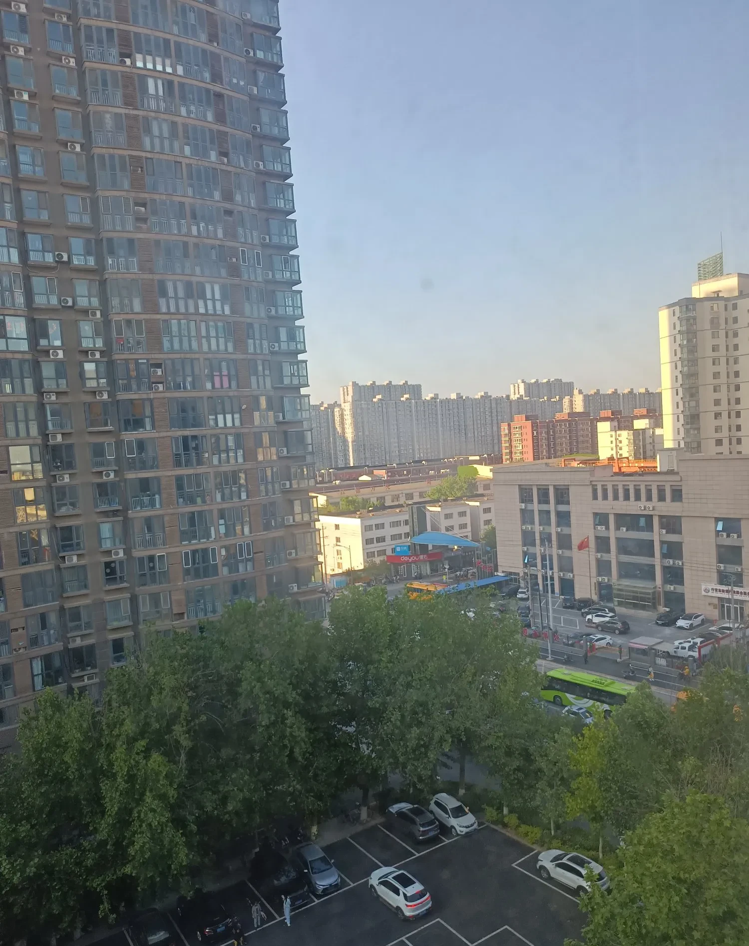 昨天和老伴跑了一趟社保局，总算把养老保险的事儿问清楚了。咱今年六十岁，该领养老保