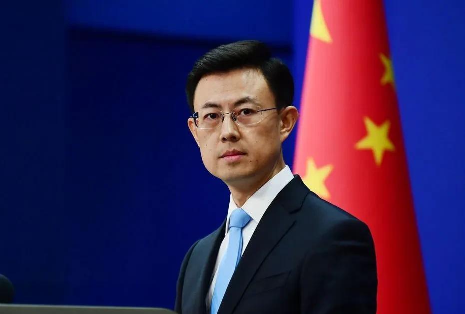 就在昨天，特朗普面对媒体宣称，美国不会为与中国和谈而降低关税，口气十分强硬。针对