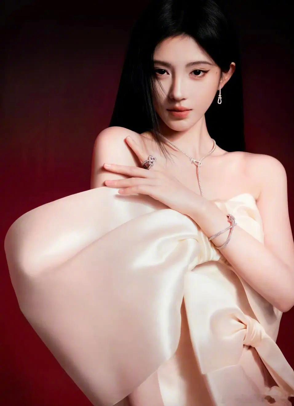 鞠婧祎戴斐登珠宝，适配度如何？​​​