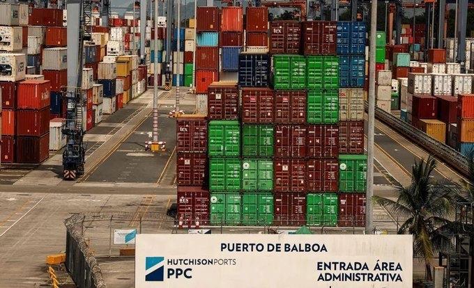 巴拿马海事局2月23日正式接管长和在巴拿马运河两个港口。抖音、微信疯传的港口被