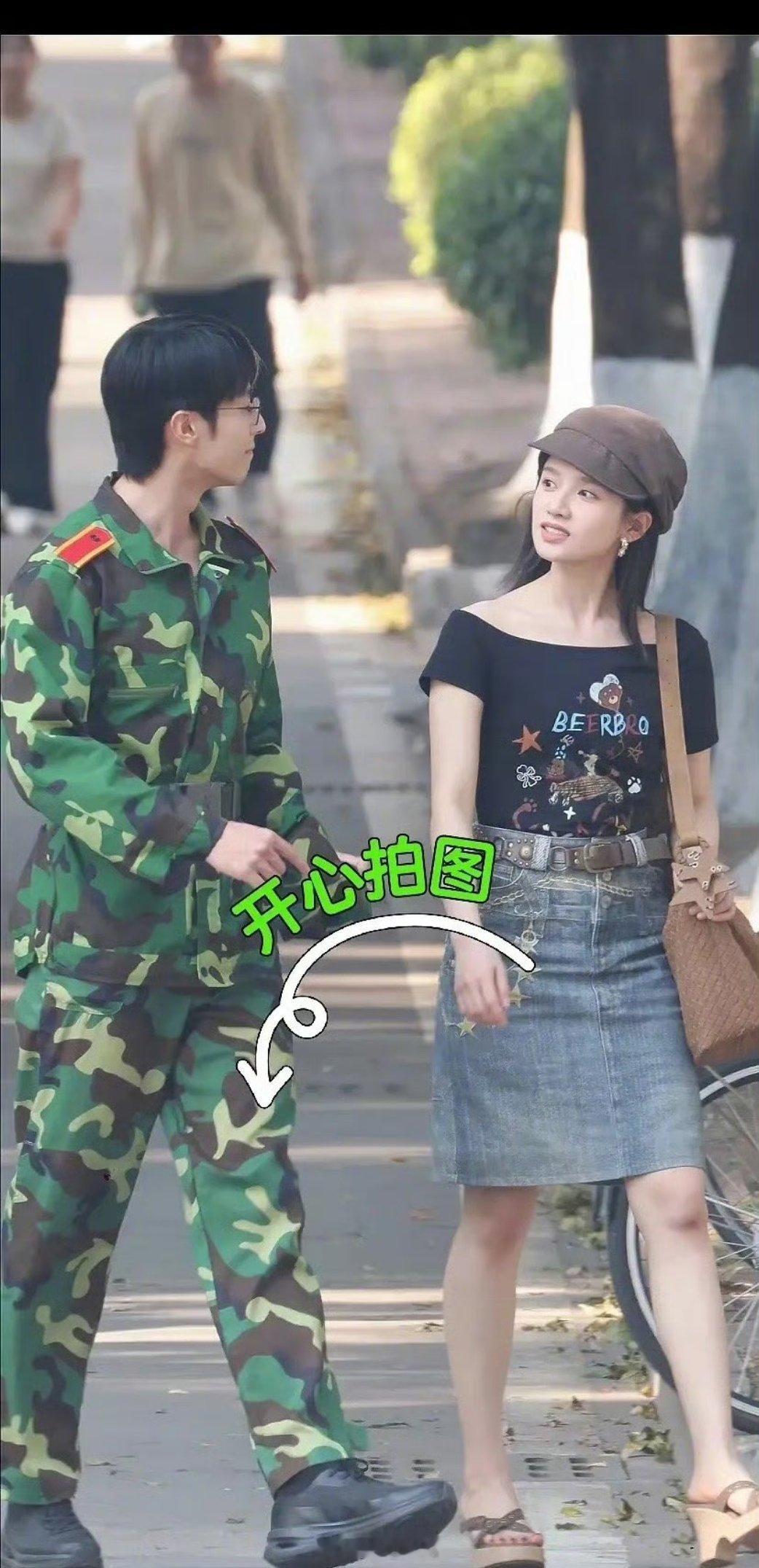 张婧仪跟陈靖可的最新双人路透图来了，总感觉这两位就算站在一块，也是有点奇奇怪怪的