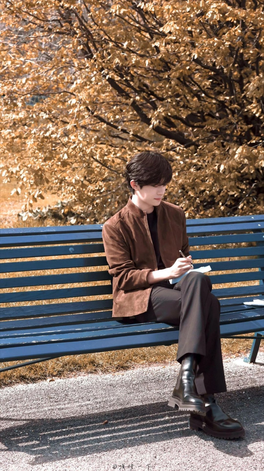 2026年易烊千玺想一个人旅行真的很懂千玺这种想独自出发的心情。背着一个简单的