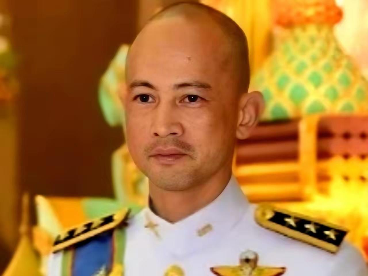 48岁的纳瓦法特，能“替代”提帮功吗？泰国这小王子，王位继承不一定会顺利呀，为