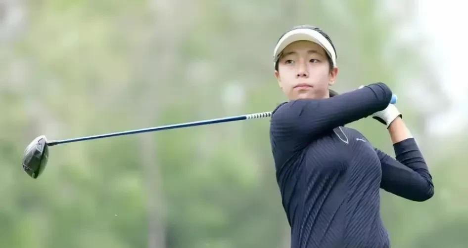 刘国梁的女儿刘宇婕和李湘的女儿王诗龄的对比，虽然两人走的是不同的路线，但还是有一