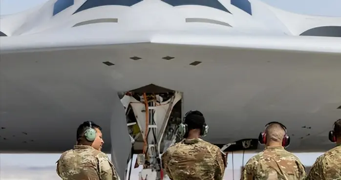 美空军司令: 只要特朗普一声令下, B-21轰炸机就能突破中俄防空网