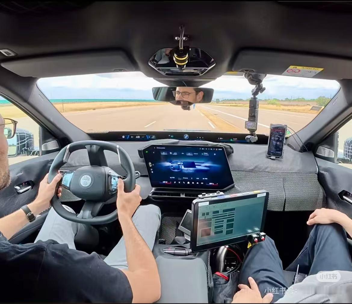 全新iX3试产车和概念车的中控对比。bmwsky宝马ix3宝马新世代​