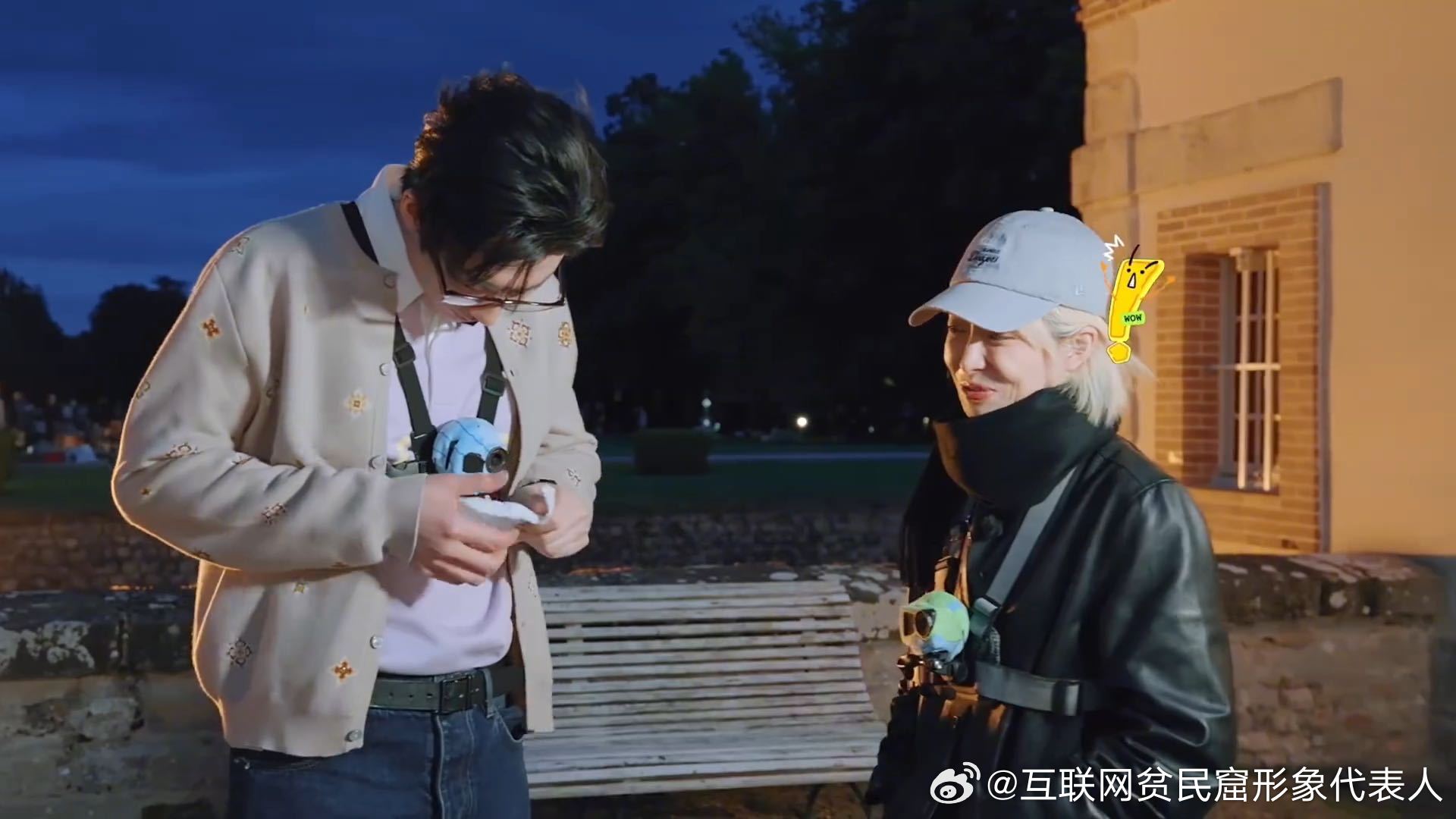 刘宇宁小抄分开放宋茜说和刘宇宁一组就踏实了地球超新鲜接头任务完成，宋茜开始抽查