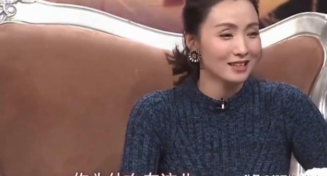 演员陶虹说：“我有一次坐电梯，眼看电梯门要关上了，突然冲进来一个人，我一看，啊，