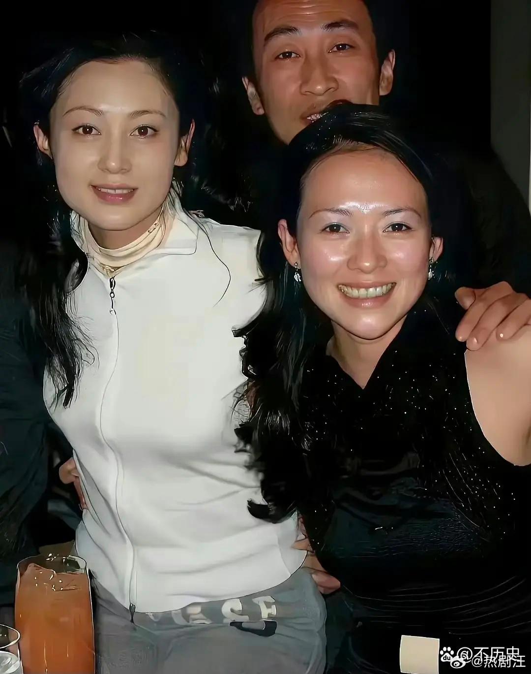 陈红和章子怡旧照，看样子喝的不少，但是也真美，真实的美！