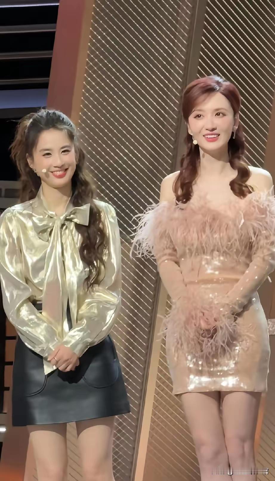 一直以为张萌只是身材好没想到当她和黄圣依站在一起时，优势就明显的出来了。黄圣