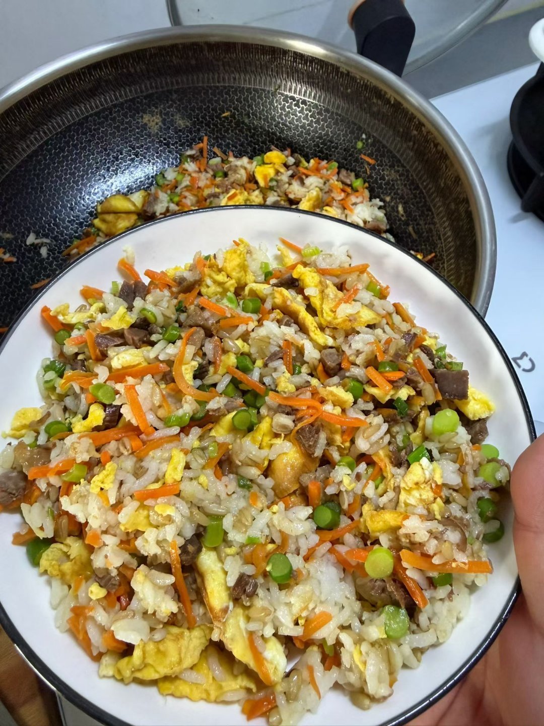 今天炒米饭里放了点牛肉，还挺好吃