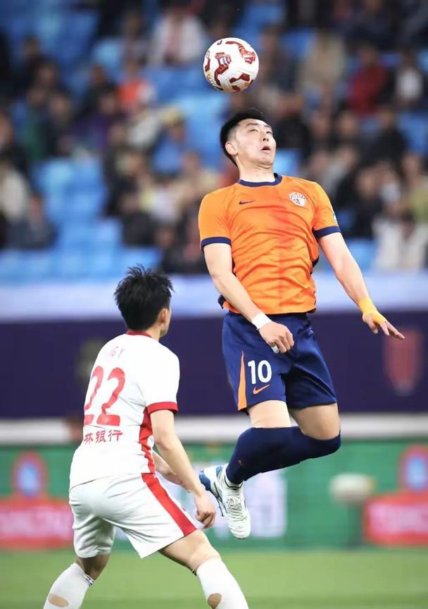 从阵容上看，青岛海牛几乎铁定降级，并且必须以倒数第一降级，但李霄鹏的作用是有资格