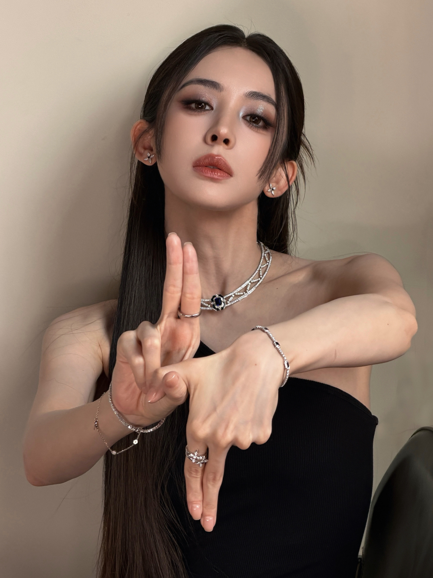 👠古力娜扎喜欢这个酷酷的娜扎娜扎搂着我的腰和我合照