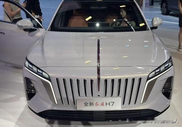 不要助力，打卡，不互为什么红旗汽车给人感觉很气派?这么多年来，红旗汽车在我们心目中地位很深，它也是我