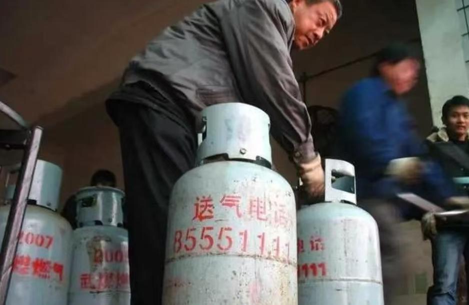 一罐气卖到170元，65%的暴利谁在吃？佛山出手了。市场监管总局今年1月直接