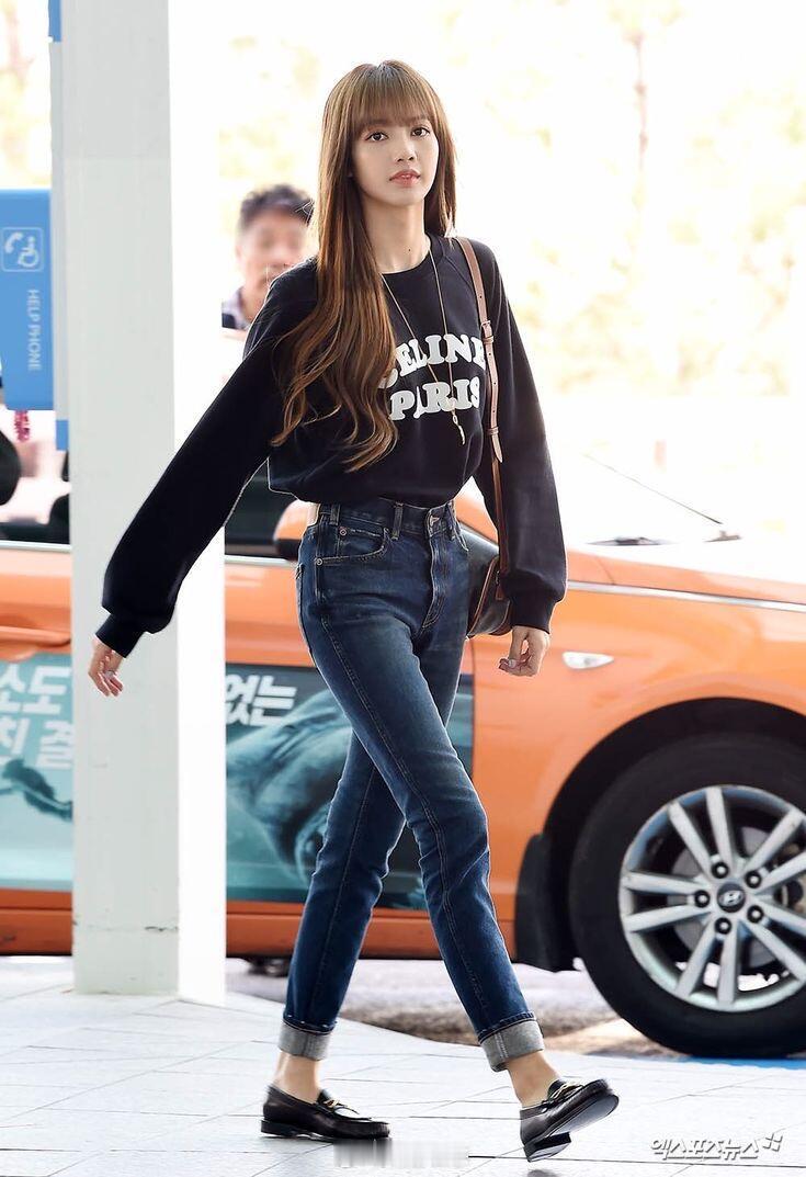 曾经的Lisa可盐可甜身材好极了