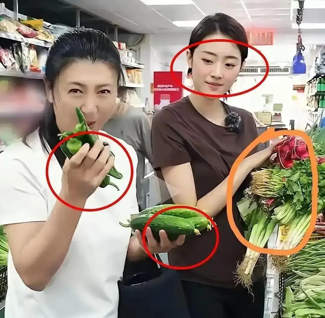 明星一句收入对比，炸锅48小时闫学晶直播里把剧组小演员片酬和外卖员月薪放一