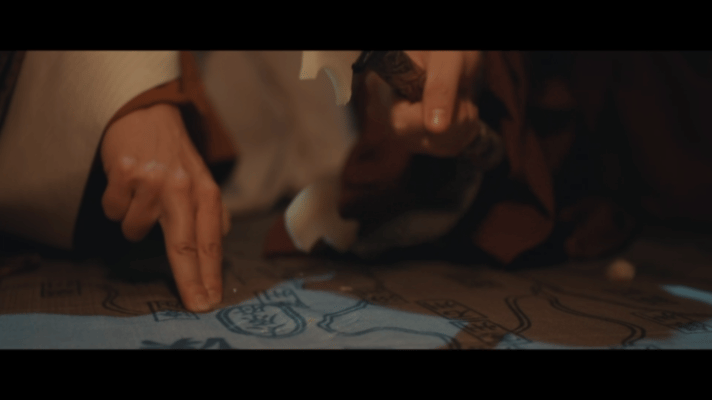 太平年烛影斧声导演太懂中国人怎么讲离别了。不嚎啕，不拉扯，就是兄弟俩对坐着，