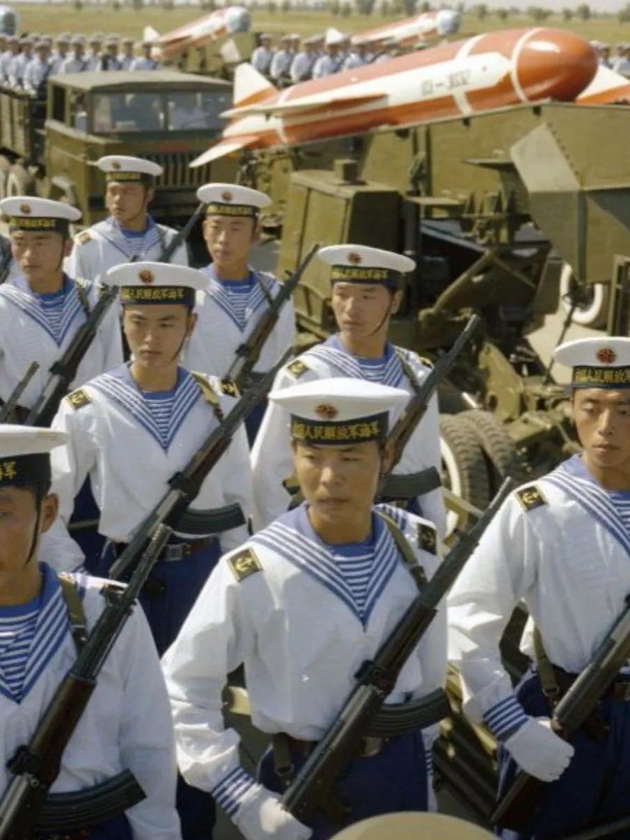 1984年大阅兵的时候，展示81式自动步枪了吗（参见图1）？怎么感觉还是56式半