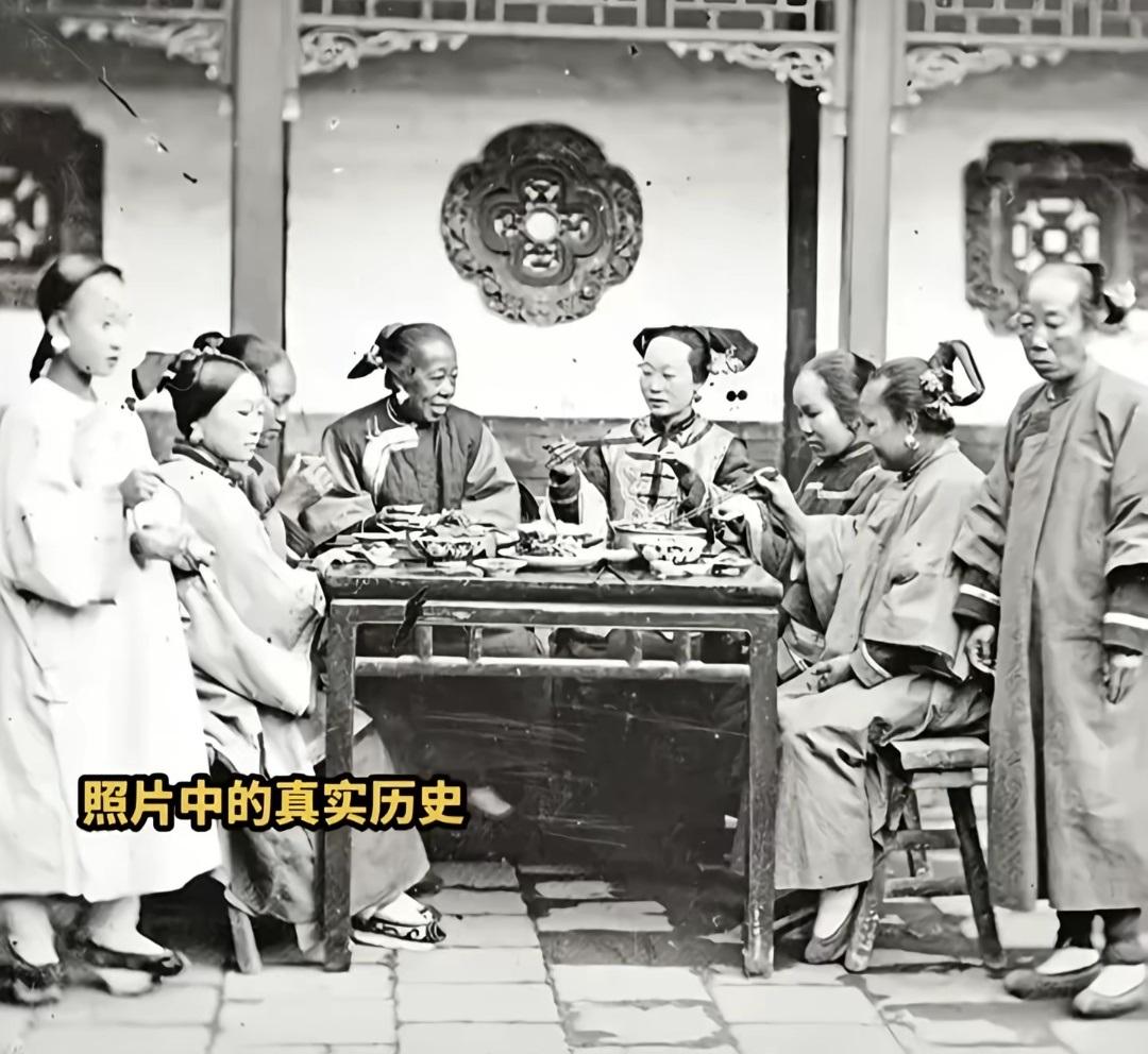 怪不得叫额娘，看清朝女人的发型...