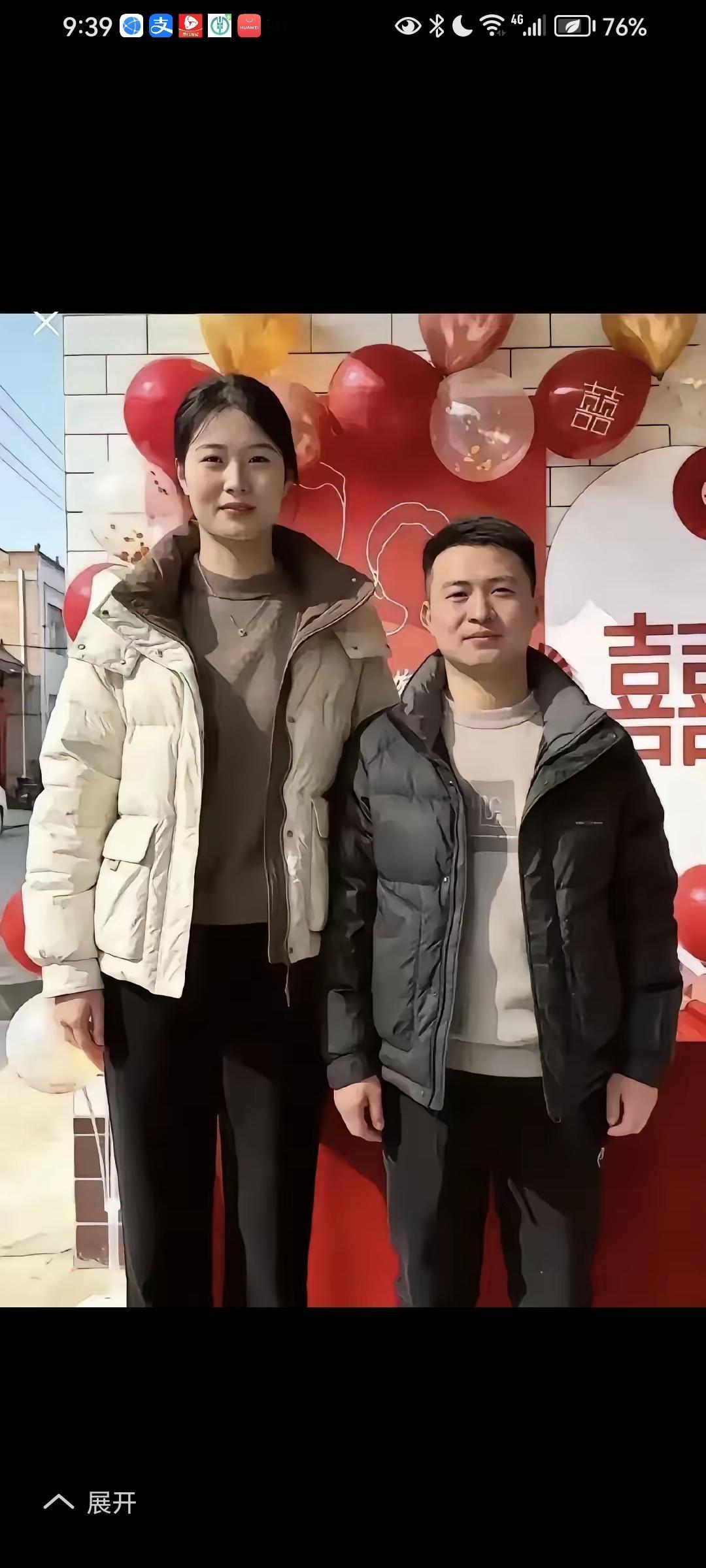 尽管新郎与新娘有着最萌身高差，但丝毫不影响两人的真爱，因为结婚典礼上新娘欣然的接