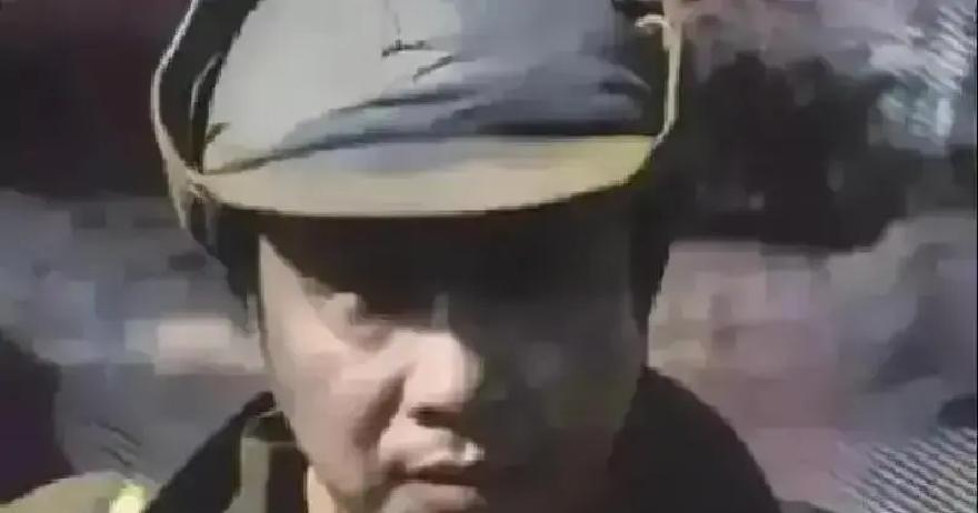 1949年1月，傅作义宣布起义时，第四兵团司令李文指着满屋子高级将领吼道：“要我