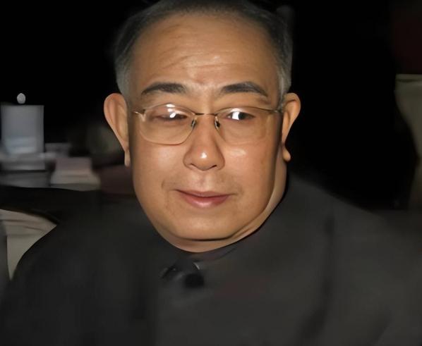 1992年吴德坐在家中看电视，突然一则新闻的播报引起他的关注，在仔细看过新闻内容