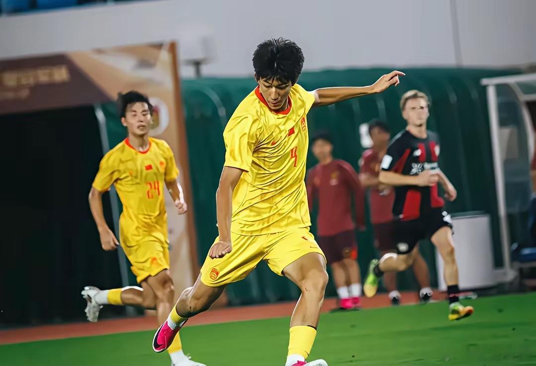 好消息！中国足协或者说中国国家队青训总算走上正轨了，U17国少放弃参加海湾杯，
