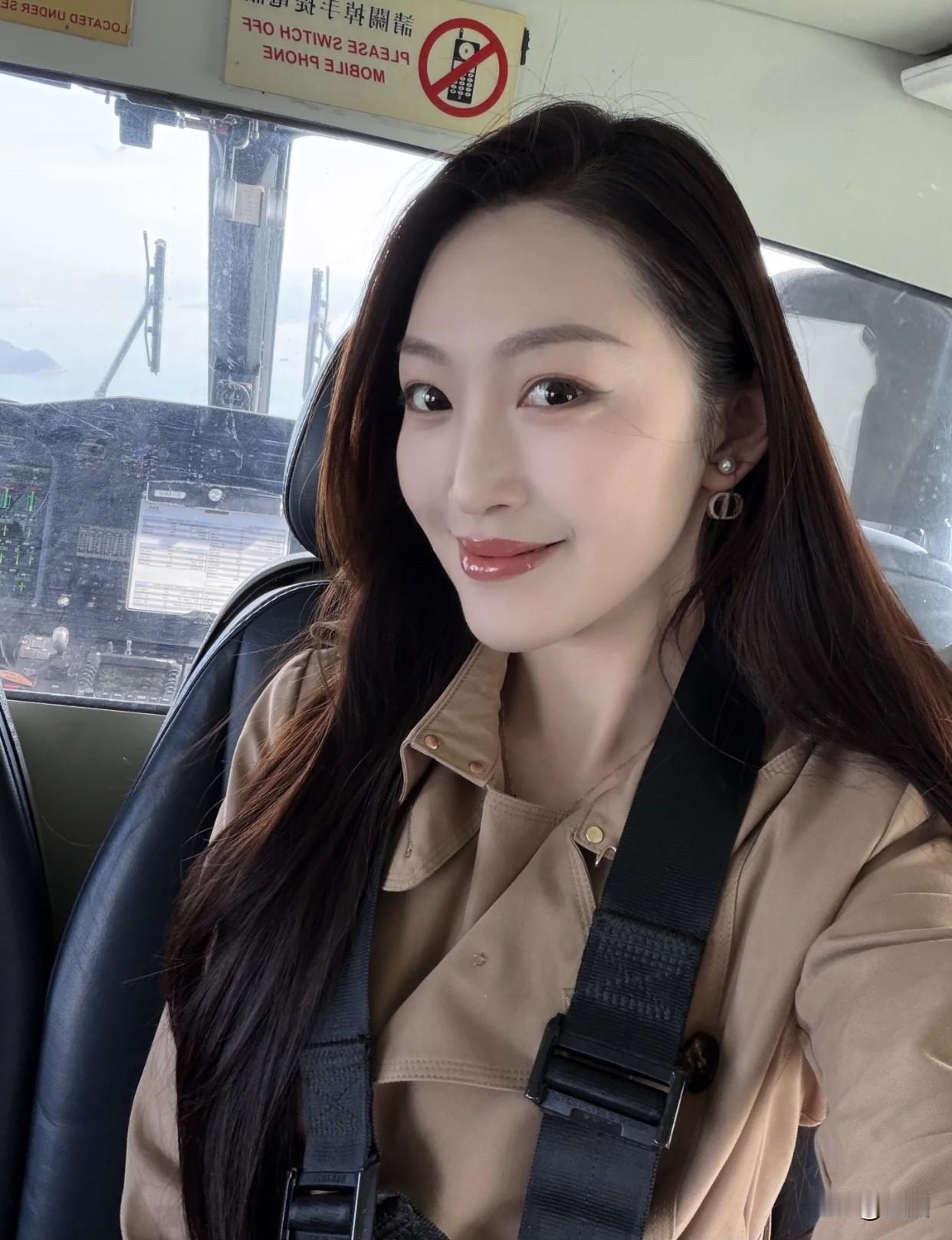 分享随手拍的美照在都市天际线旁，享受宁静时光🌉✨