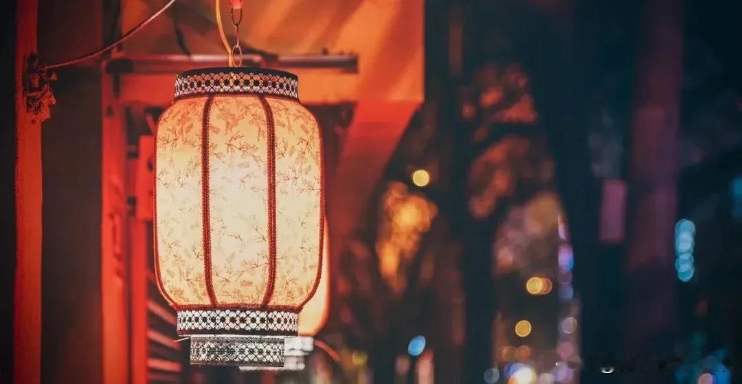 除夕将至，家里再省钱，客厅也要放上这4样，新年日子越过越顺除夕辞旧迎新，家