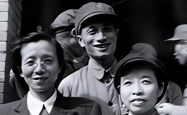 1949年4月23日，得知浦口已经解放的消息，南京地下组织的负责人陈修良（女英雄